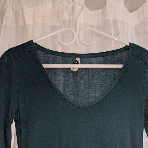 Top - Picture 2 of 3